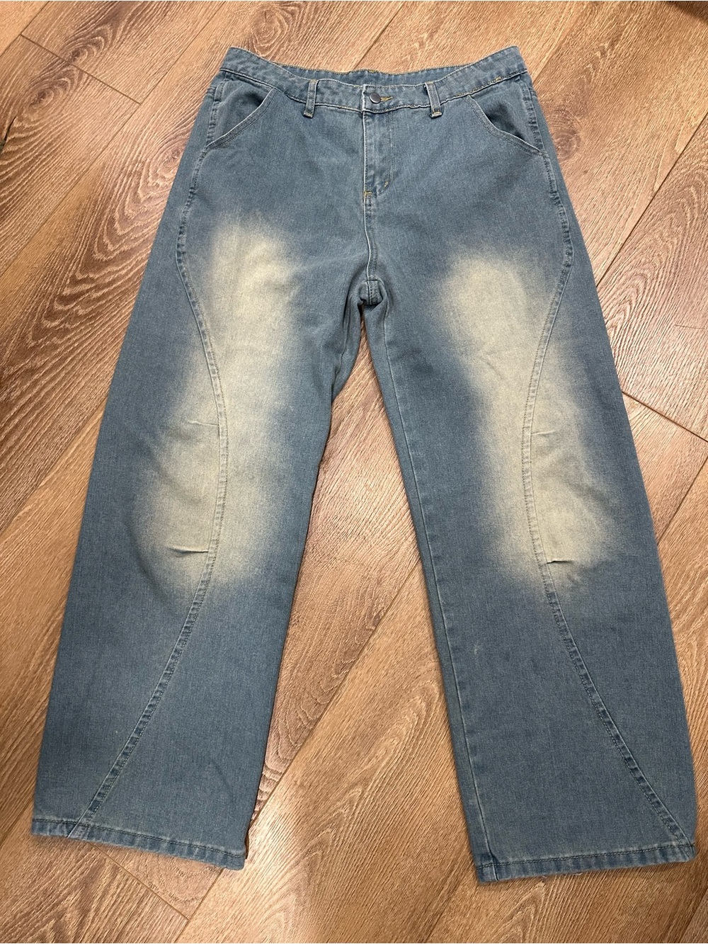 Unbranded light-wash Y2K-style baggy jeans - L - barrel topstitch knee darts